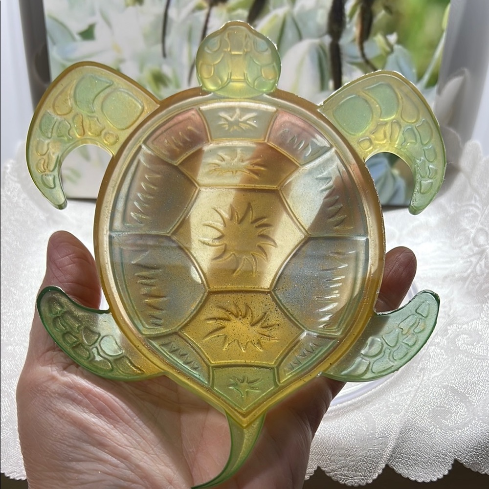 Unique Resin Turtle - Gold and Green - Picture 10 of 10